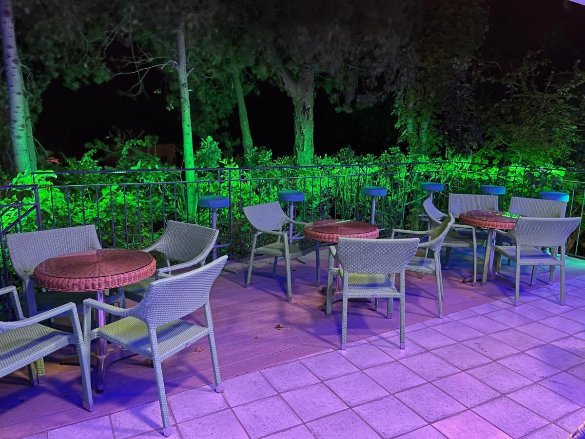Romantica Hotel Apartments ヘルソニソス エクステリア 写真